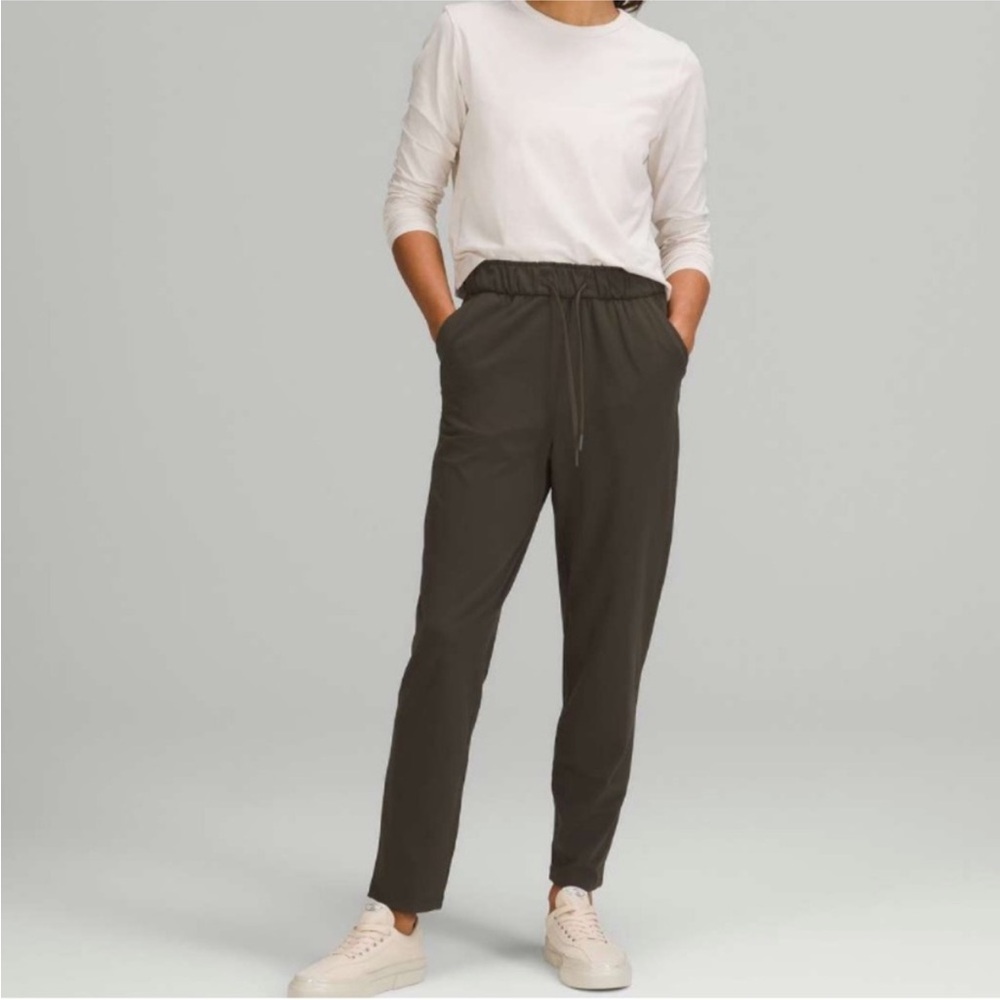 lululemon athletica Women’s 7/8 pants - olive green